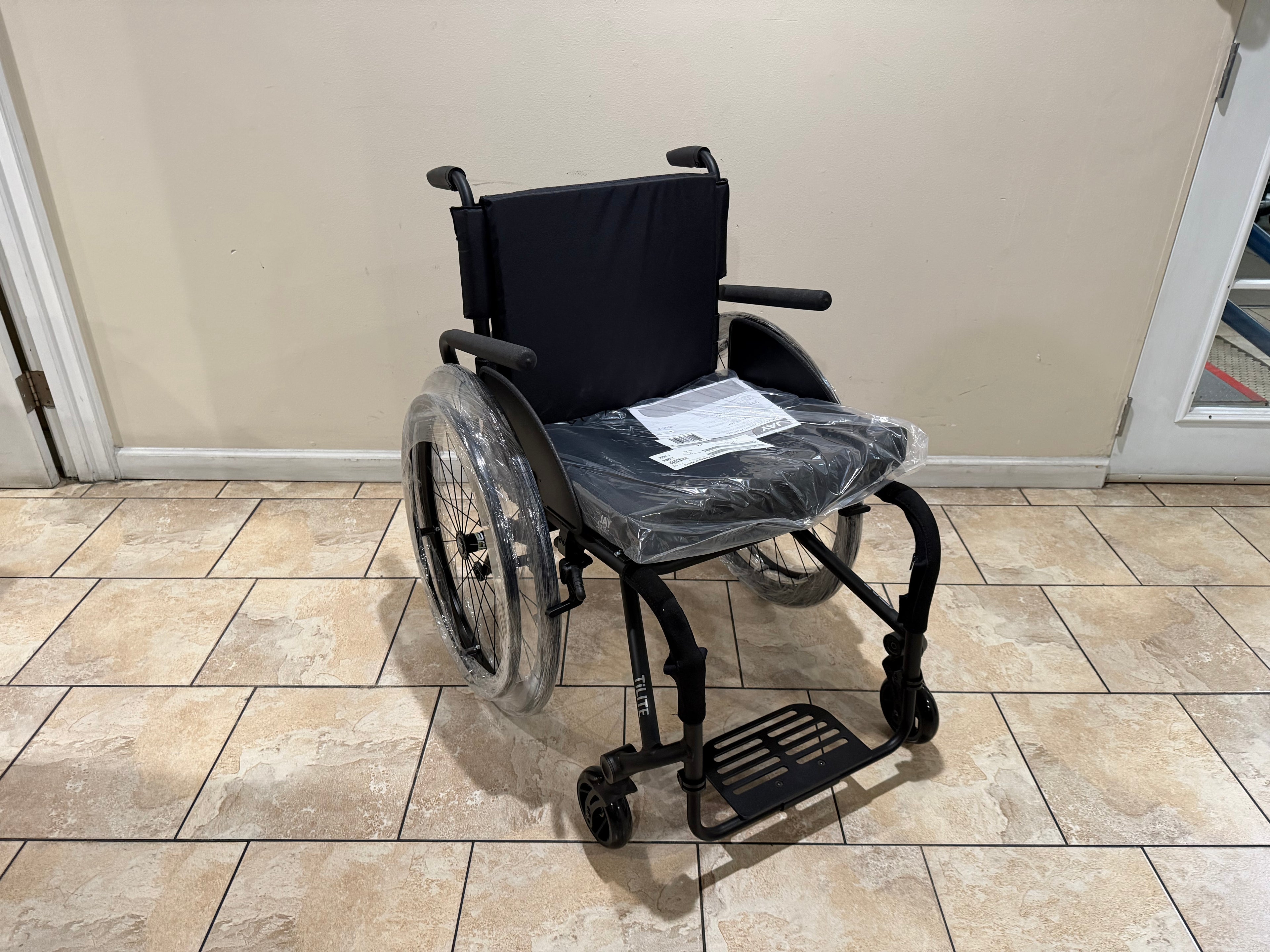 TiLite Aero T Heavy Duty Ultra Light Wheelchair