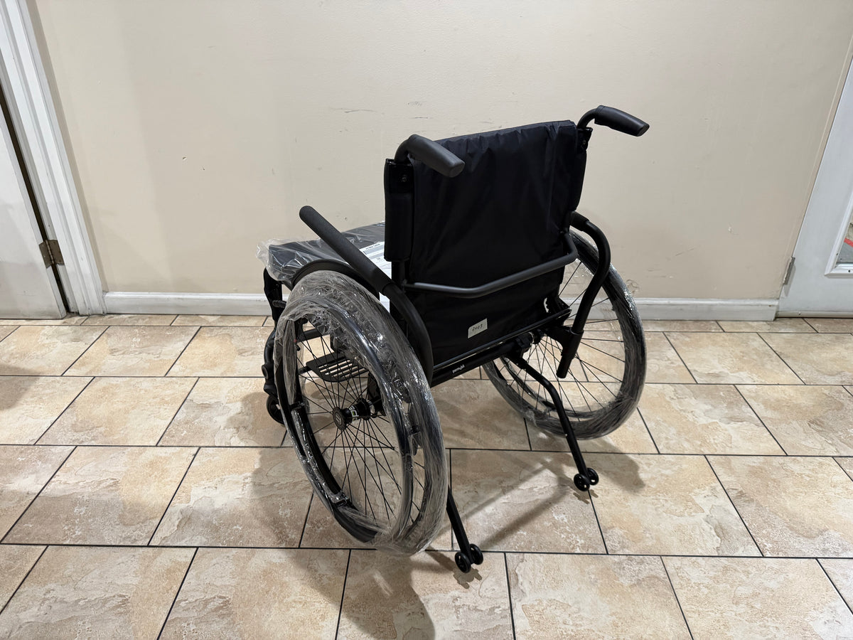 TiLite Aero T Heavy Duty Ultra Light Wheelchair