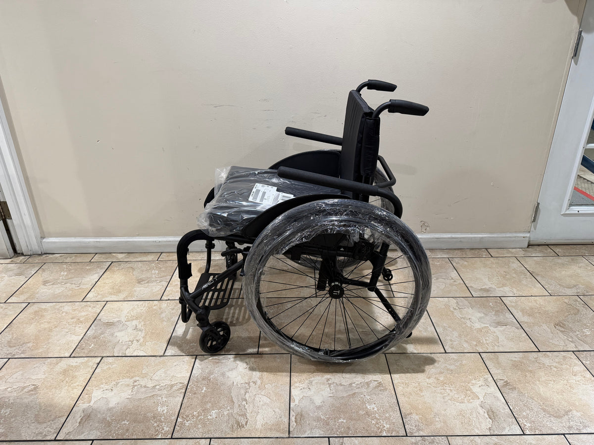 TiLite Aero T Heavy Duty Ultra Light Wheelchair
