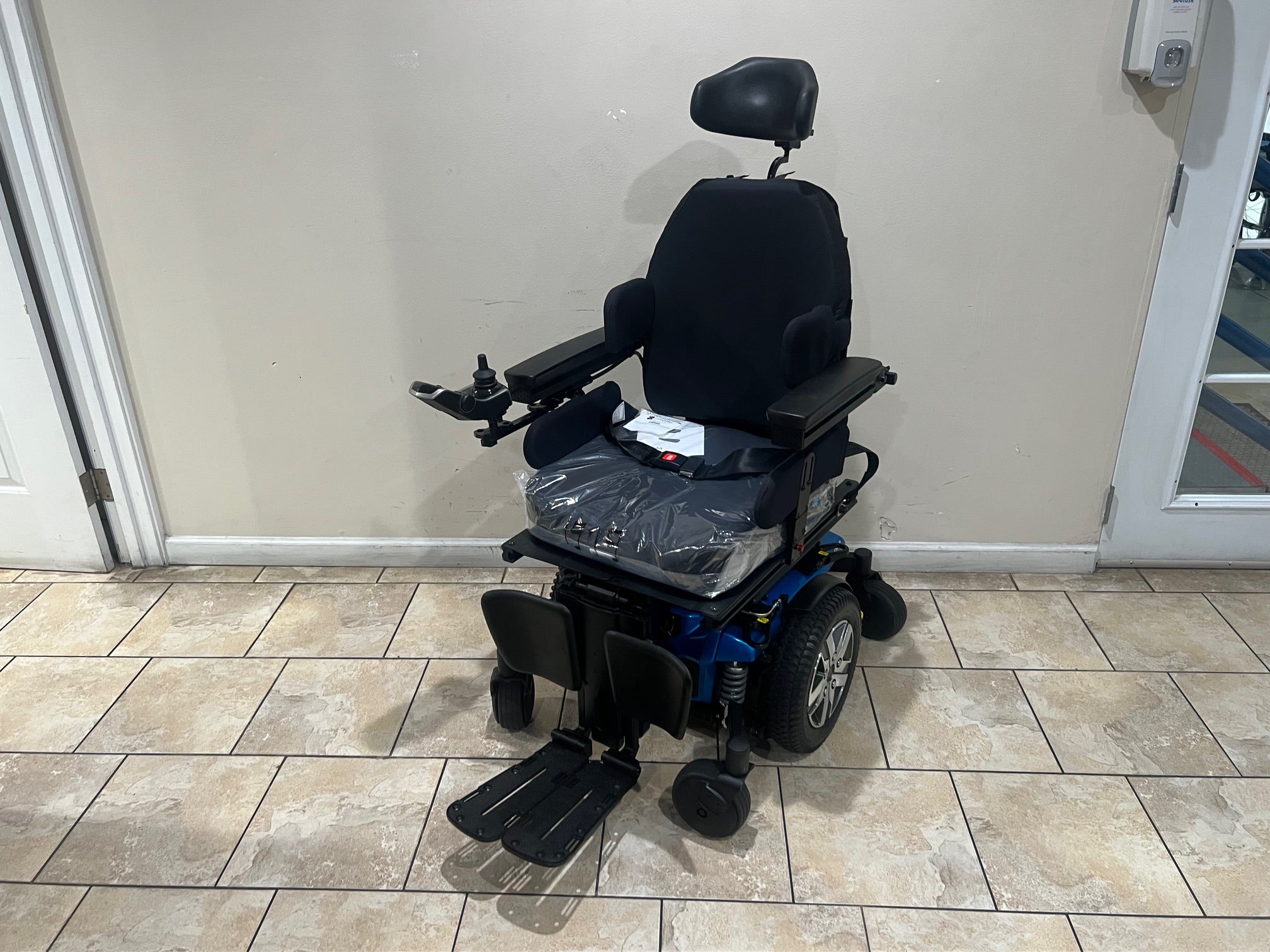 Quantum Rehab Q6 Edge 2.0 Electric Wheelchair