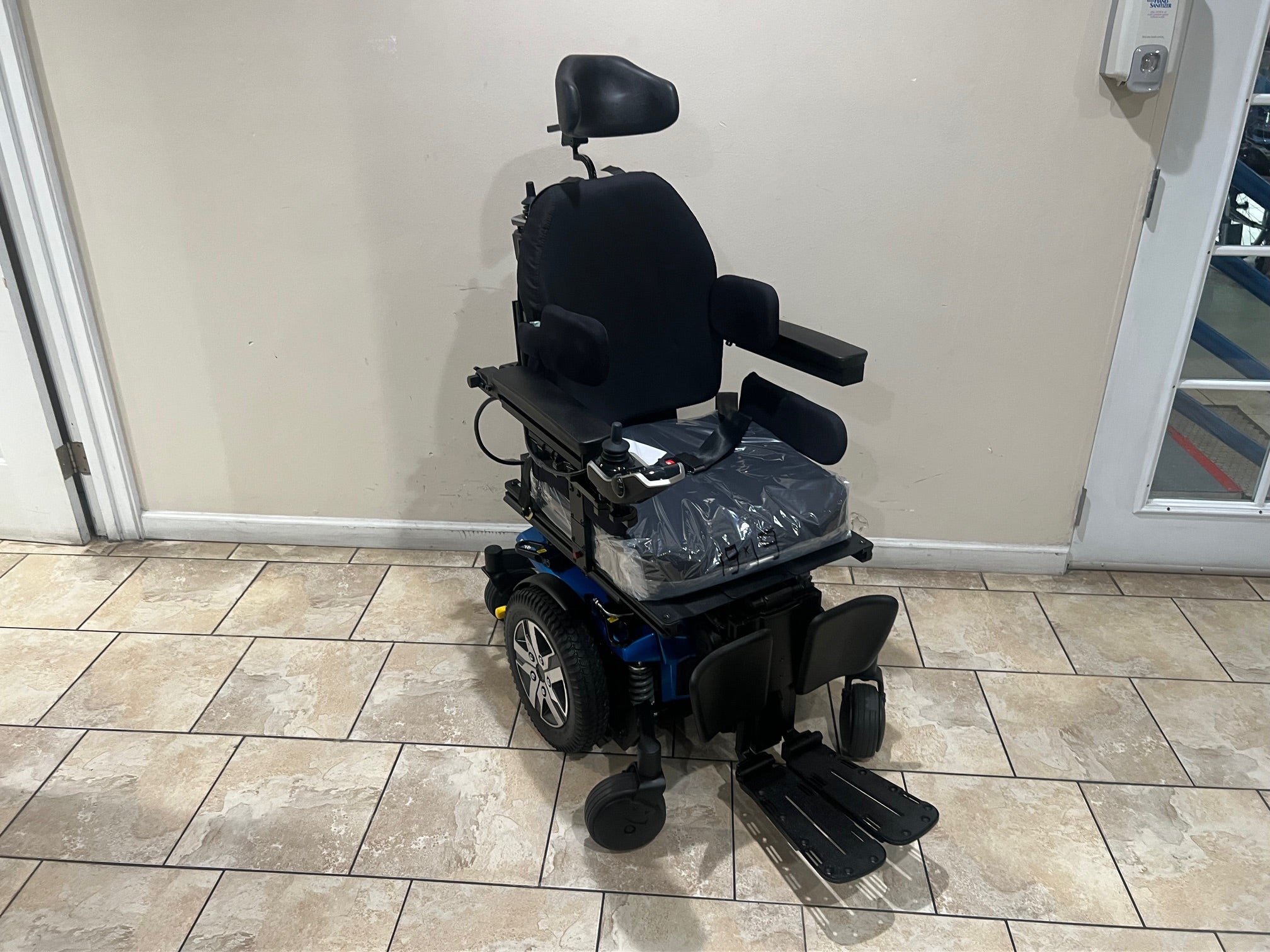 Quantum Rehab Q6 Edge 2.0 Electric Wheelchair