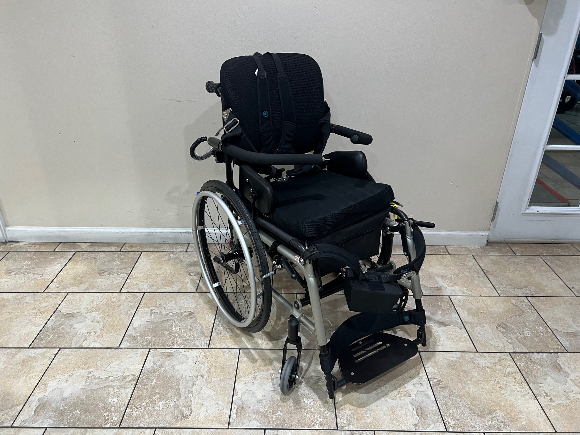 LEVO LCEV Standing Wheelchair