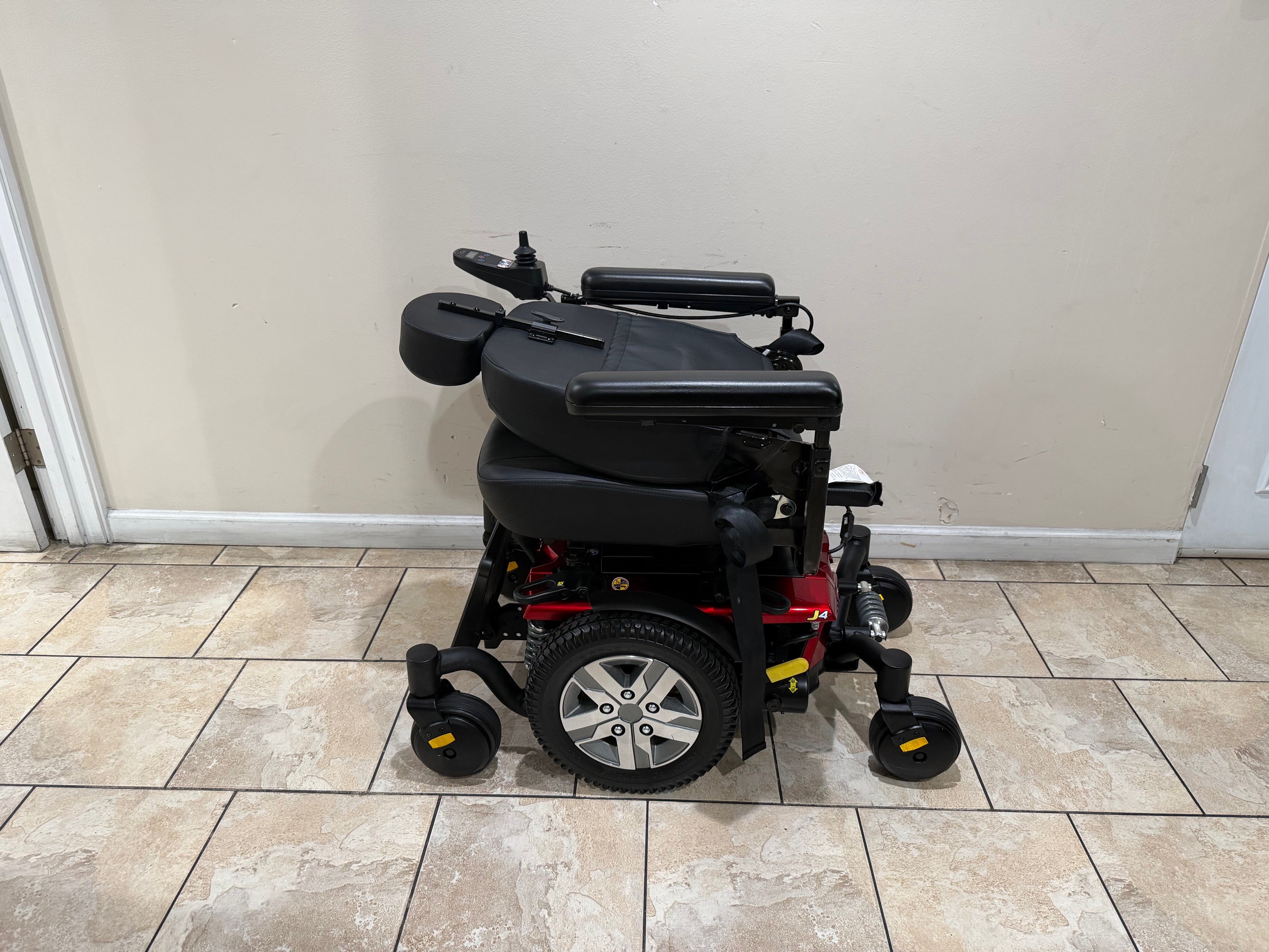 Quantum J4 Power Wheelchair with Captain Seat