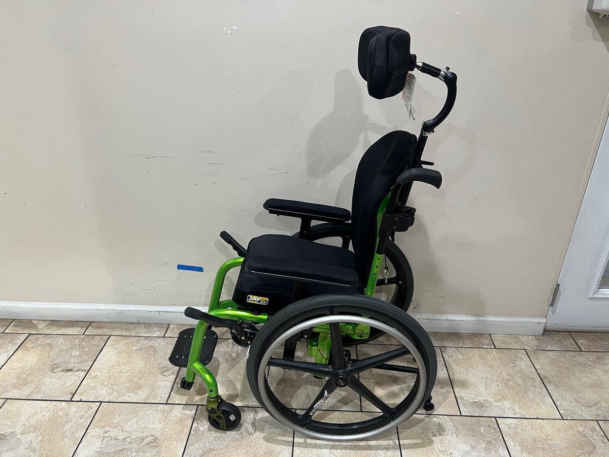 Quickie Xenon² Lightweight Folding Wheelchair