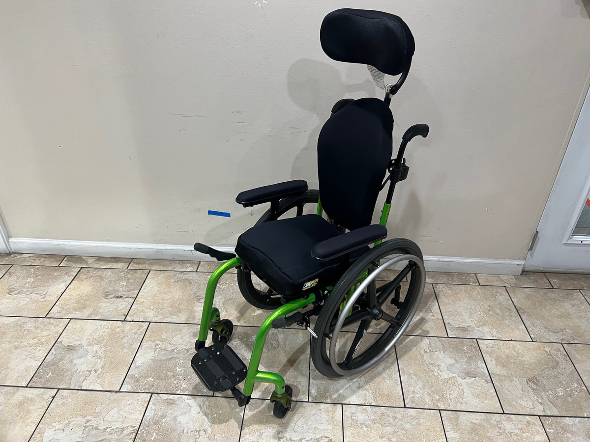 Quickie Xenon² Lightweight Folding Wheelchair
