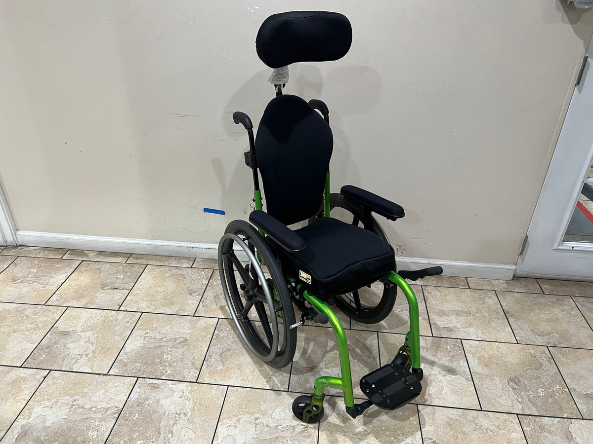 Quickie Xenon² Lightweight Folding Wheelchair