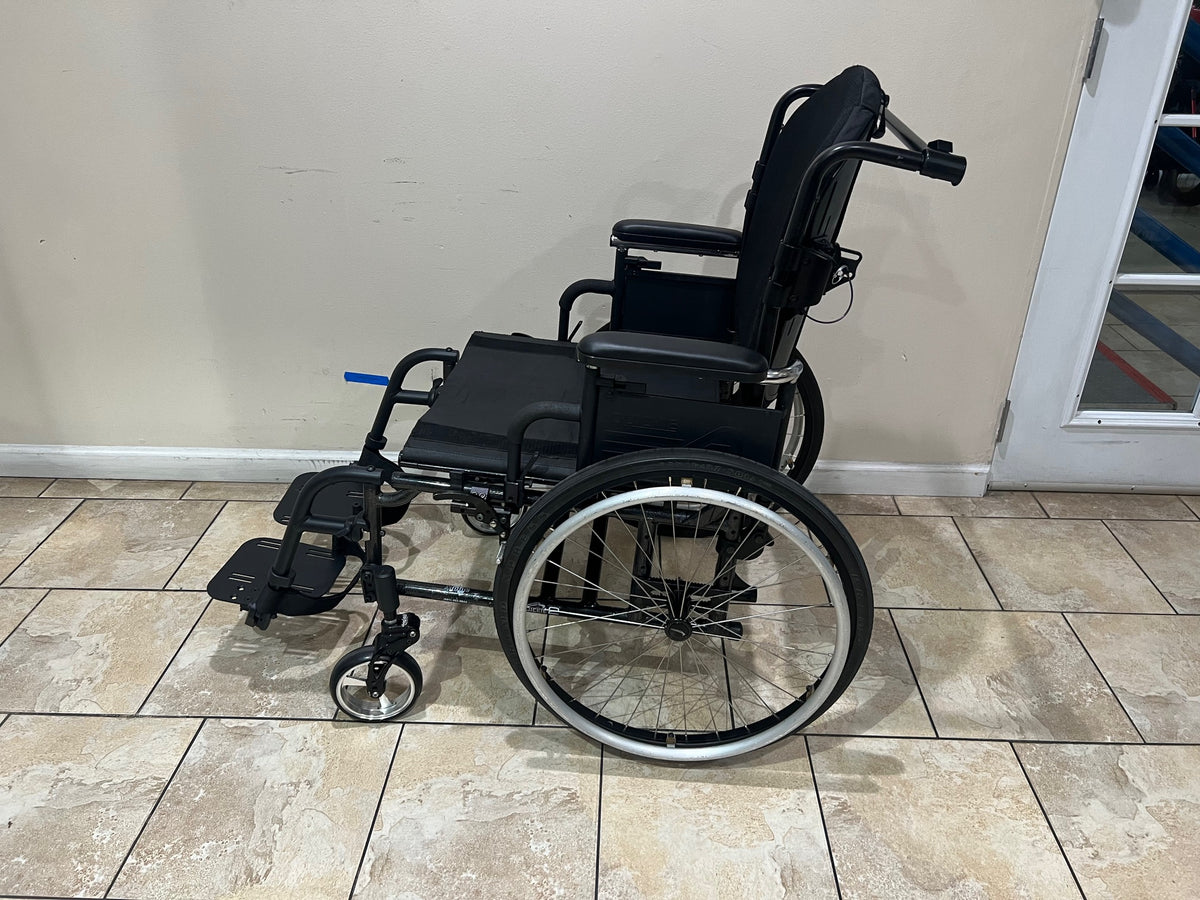 Sunrise Medical Quickie 2 Heavy Duty Ultra Lightweight Wheelchair