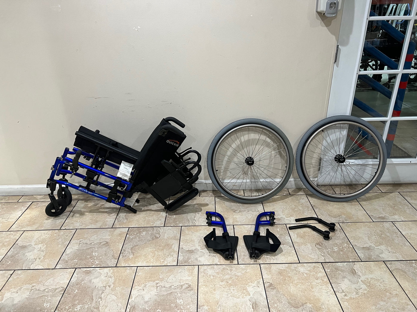 Quickie QXi Folding Ultra Light Wheelchair
