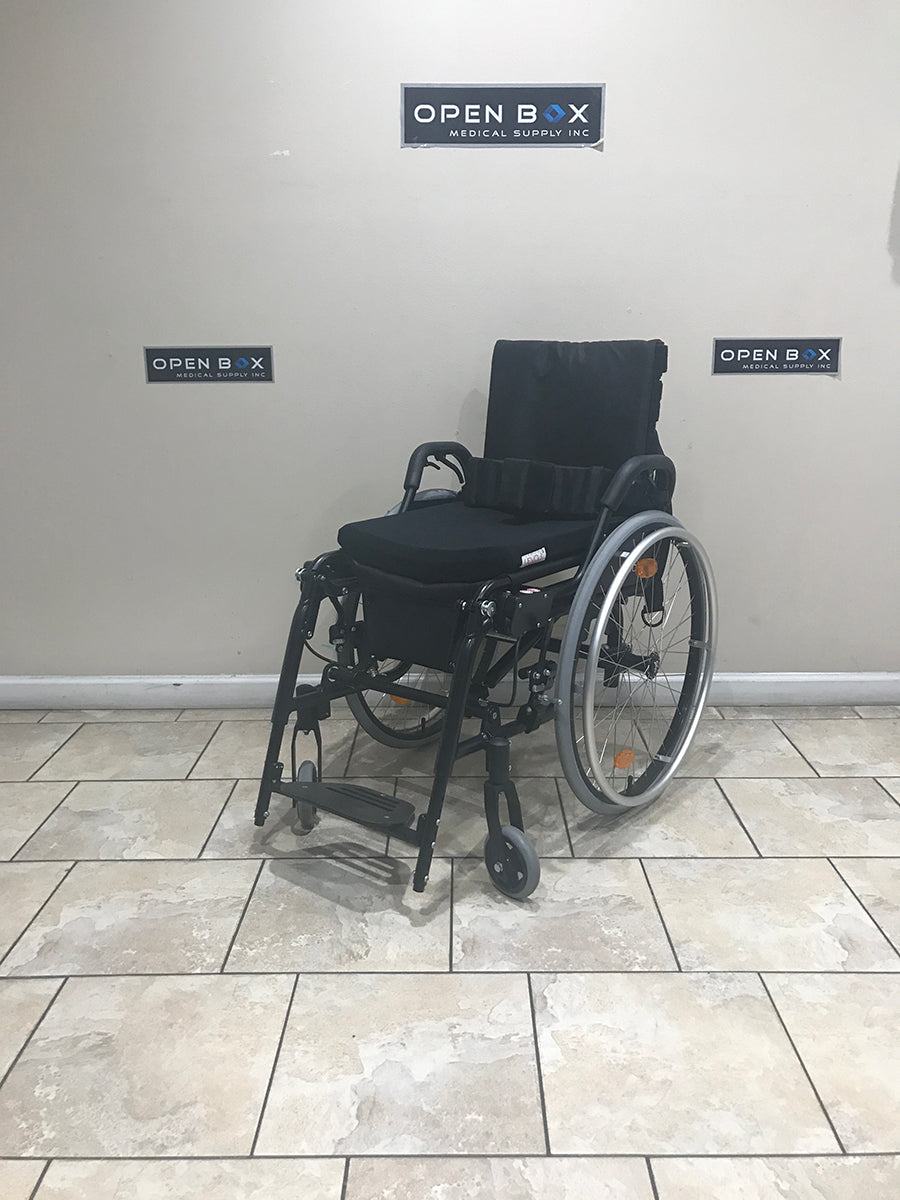 LEVO LAE Standing Manual Wheelchair
